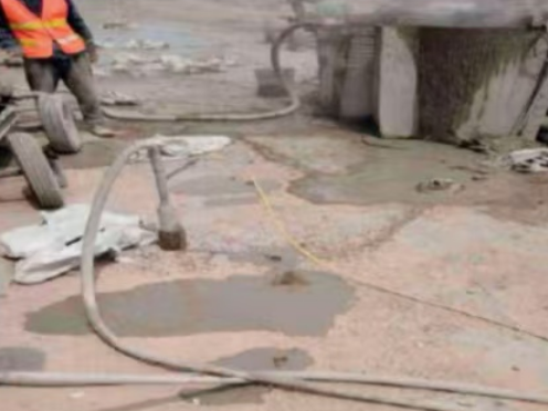 广灵水泥混凝土路面板底注浆技术 路面脱空注浆整治方案
