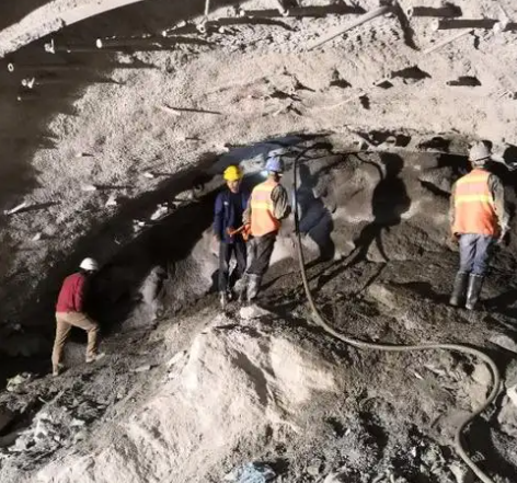 广灵拱顶带模注浆料的施工流程及注意事项